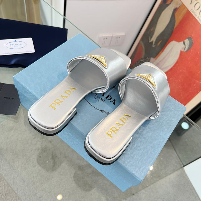 PRA SAFFIANO PATENT SLIDES SILVER CALFSKIN