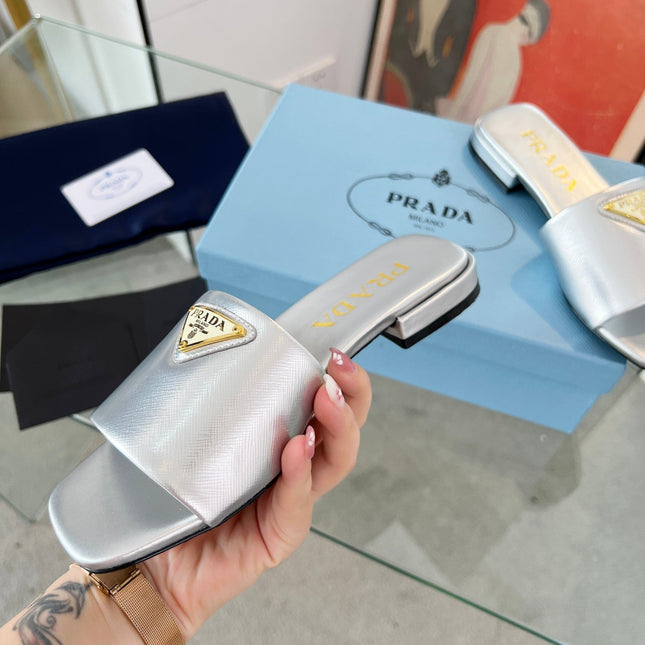 PRA SAFFIANO PATENT SLIDES SILVER CALFSKIN
