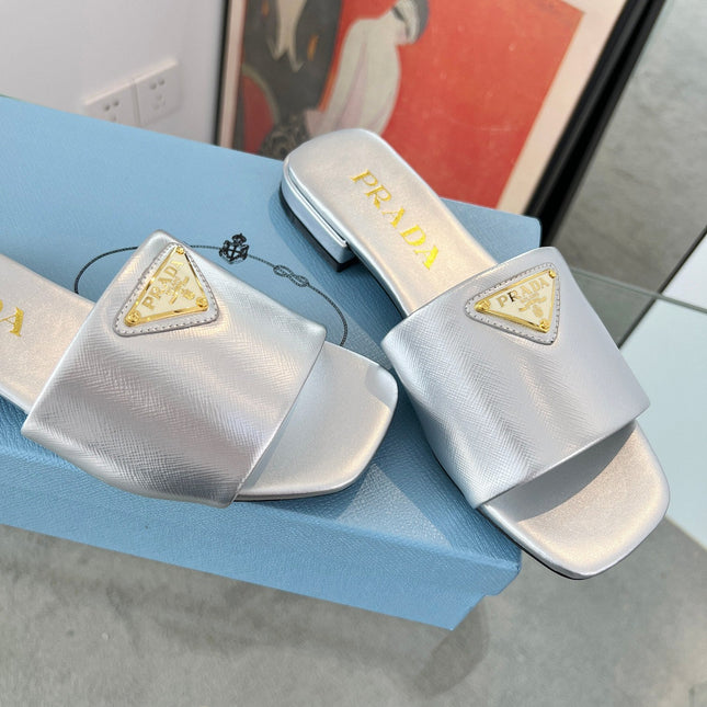 PRA SAFFIANO PATENT SLIDES SILVER CALFSKIN