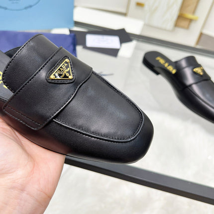 TRIANGLE LOGO MULES IN BLACK CALFSKIN