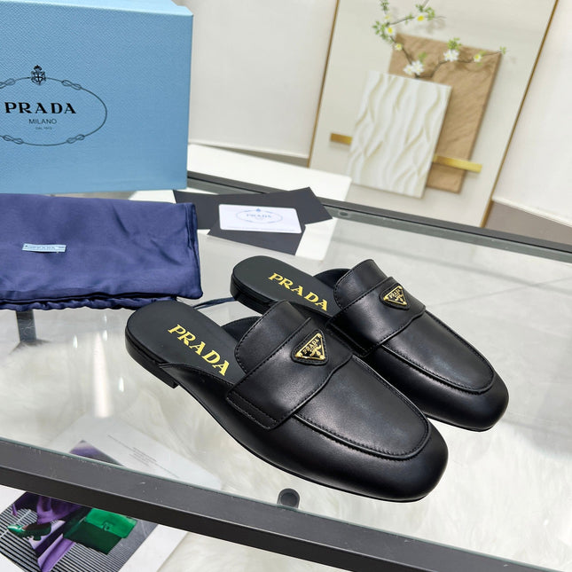 TRIANGLE LOGO MULES IN BLACK CALFSKIN