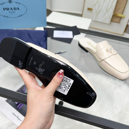 TRIANGLE LOGO MULES IN WHITE CALFSKIN