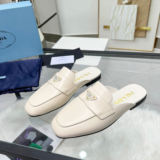 TRIANGLE LOGO MULES IN WHITE CALFSKIN
