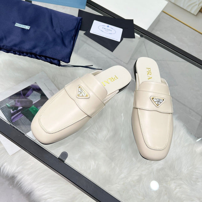 TRIANGLE LOGO MULES IN WHITE CALFSKIN