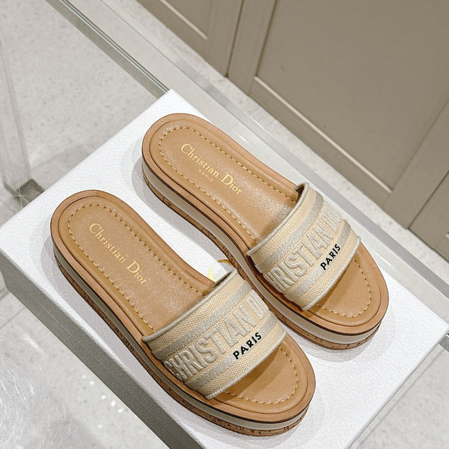 DWAY WEDGE SLIDES 45MM IN BEIGE FABRIC RAFFIA SOLE