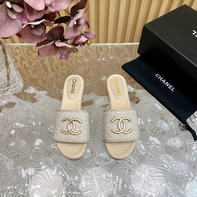 PLATFORM SLIPPERS IN LIGHT GREY TWEED AND LAMBSKIN