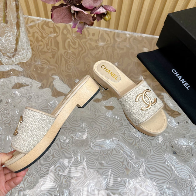 PLATFORM SLIPPERS IN LIGHT GREY TWEED AND LAMBSKIN