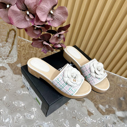 PLATFORM SLIPPERS WITH FLOWER IN WHITE LAMBSKIN