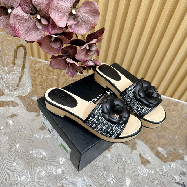 PLATFORM SLIPPERS WITH FLOWER IN BLACK LAMBSKIN