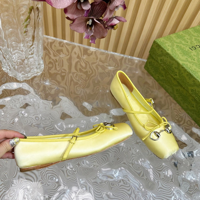 BALLET FLAT IN LIGHT YELLOW SILK WITH SILVER HARDWARE
