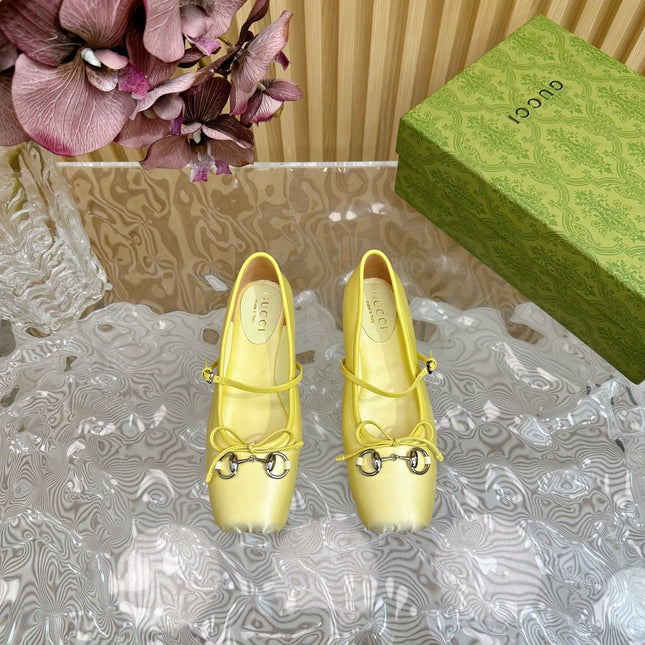 BALLET FLAT IN LIGHT YELLOW SILK WITH SILVER HARDWARE