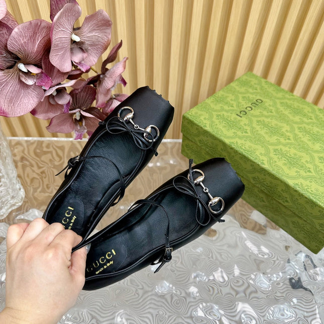 BALLET FLAT IN BLACK SILK WITH SILVER HARDWARE