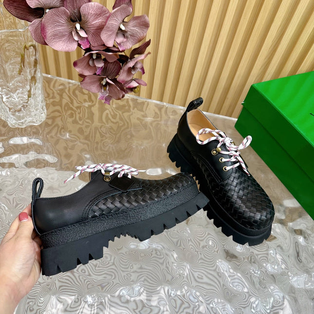 HADDOCK LACE-UP SHOE IN BLACK CALFSKIN WITH WOVEN DESIGN