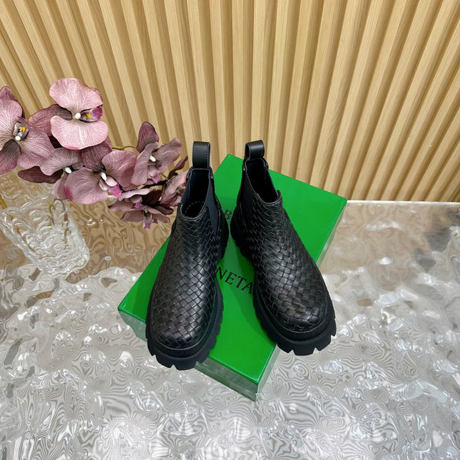 FIREMAN ANKLE BOOT IN BLACK CALFSKIN WITH WOVEN DESIGN