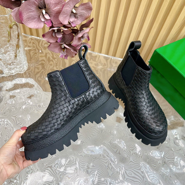 FIREMAN ANKLE BOOT IN BLACK CALFSKIN WITH WOVEN DESIGN