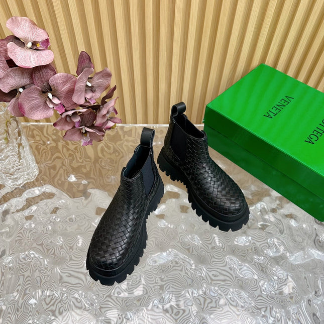 FIREMAN ANKLE BOOT IN BLACK CALFSKIN WITH WOVEN DESIGN