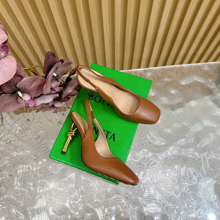 KNOT PUMP 9 CM IN BRONZE BROWN CALFSKIN WITH GOLD FINISHED METAL HEEL