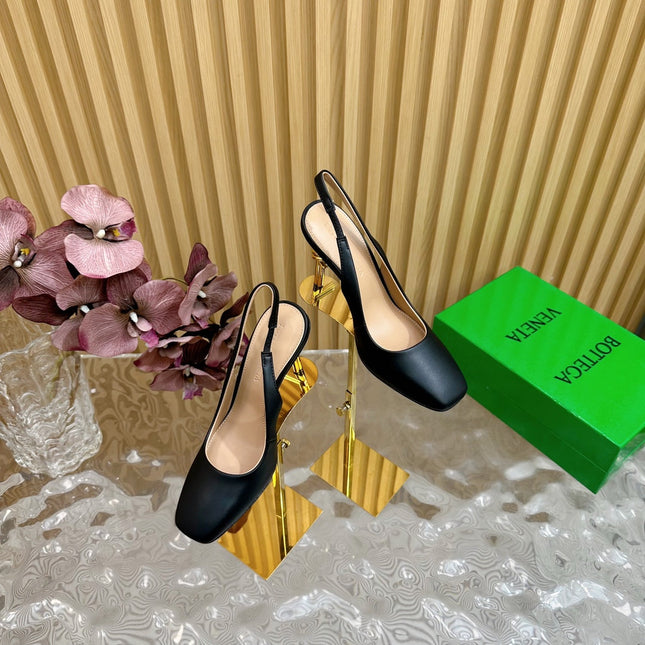 KNOT PUMP 9 CM IN BLACK CALFSKIN WITH GOLD FINISHED METAL HEEL