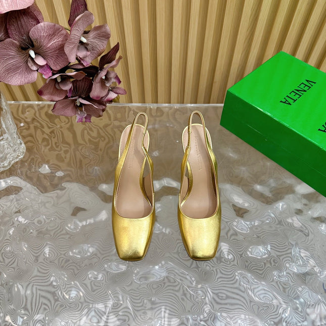 KNOT PUMP 9 CM IN GOLD CALFSKIN WITH GOLD FINISHED METAL HEEL