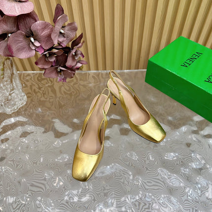 KNOT PUMP 9 CM IN GOLD CALFSKIN WITH GOLD FINISHED METAL HEEL