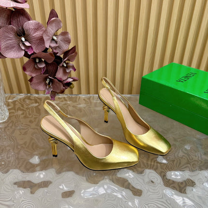 KNOT PUMP 9 CM IN GOLD CALFSKIN WITH GOLD FINISHED METAL HEEL