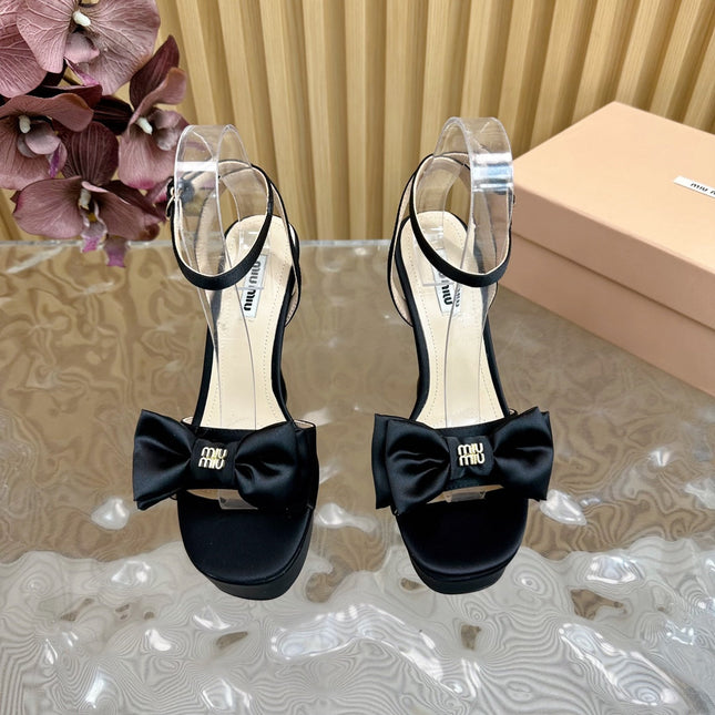HIGH BOW PLATFORM IN BLACK SILK