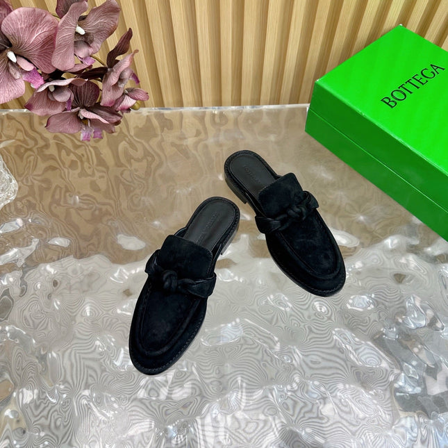 OPEN-BACK LOAFER REALISED IN BLACK SUEDE