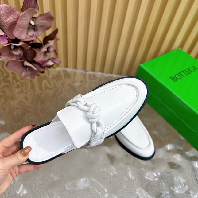 OPEN-BACK LOAFER REALISED IN WHITE SOLF CALFSKIN