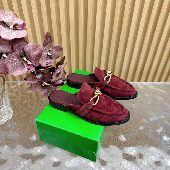 OPEN-BACK LOAFER REALISED IN GARNET RED SUEDE WITH SIGNATURE METALLIC KNOT DETAIL