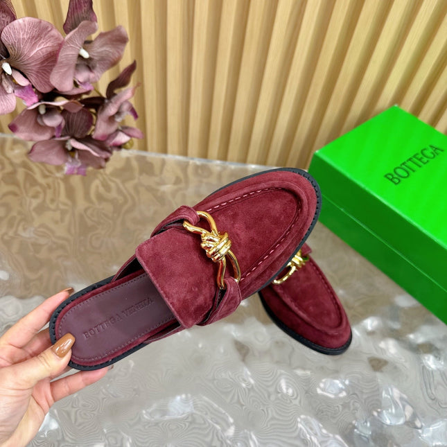 OPEN-BACK LOAFER REALISED IN GARNET RED SUEDE WITH SIGNATURE METALLIC KNOT DETAIL