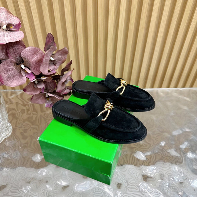 OPEN-BACK LOAFER REALISED IN BLACK SUEDE WITH SIGNATURE METALLIC KNOT DETAIL