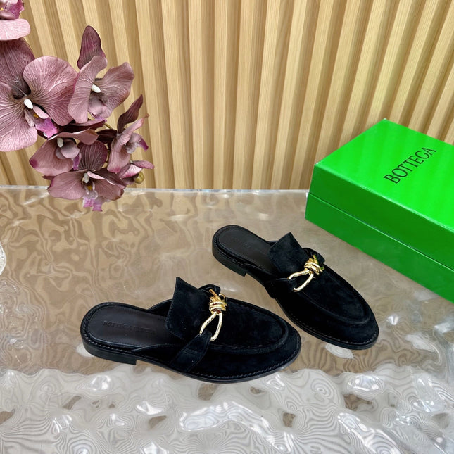 OPEN-BACK LOAFER REALISED IN BLACK SUEDE WITH SIGNATURE METALLIC KNOT DETAIL