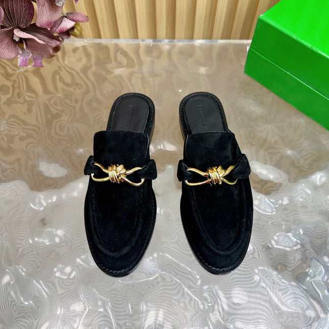 OPEN-BACK LOAFER REALISED IN BLACK SUEDE WITH SIGNATURE METALLIC KNOT DETAIL
