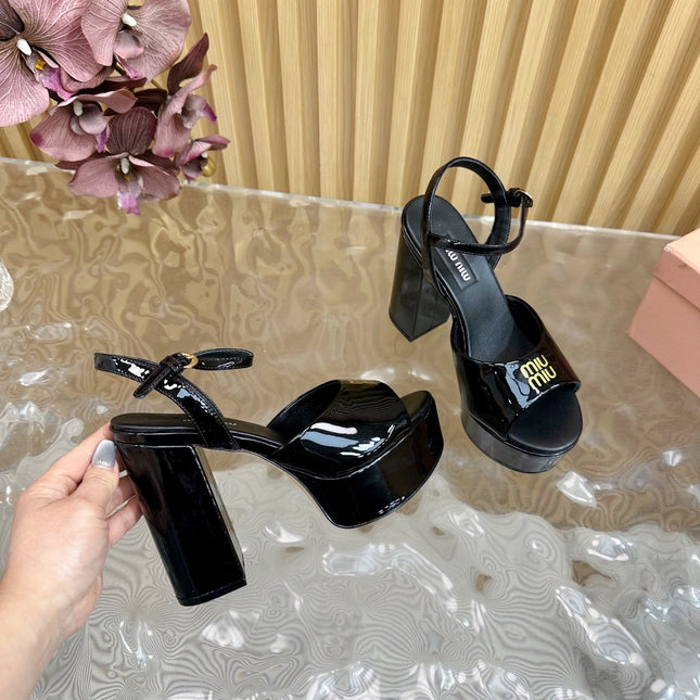 PLATFORM HEELS IN BLACK PATENT CALFSKIN GOLD LOGO IN STRAP