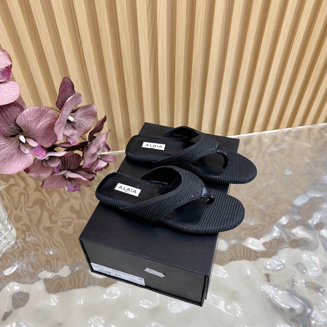 ALAIA PLATFORM THONG SANDALS 25S IN BLACK RAFFIA AND CALFSKIN