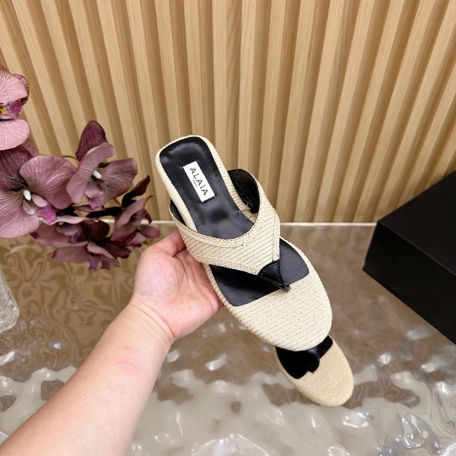 ALAIA PLATFORM THONG SANDALS 25S IN LIGHT BEIGE RAFFIA AND CALFSKIN