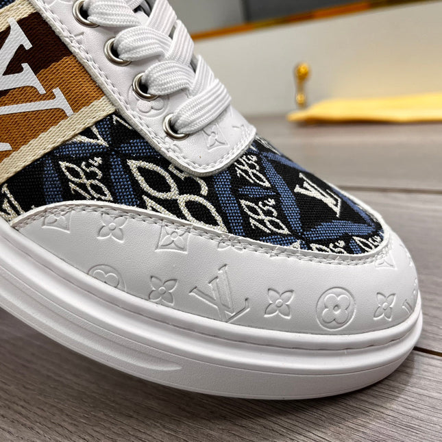 LV TRAINER IN WHITE EMBOSSED CALFSKIN AND MONOGRAM FABRIC