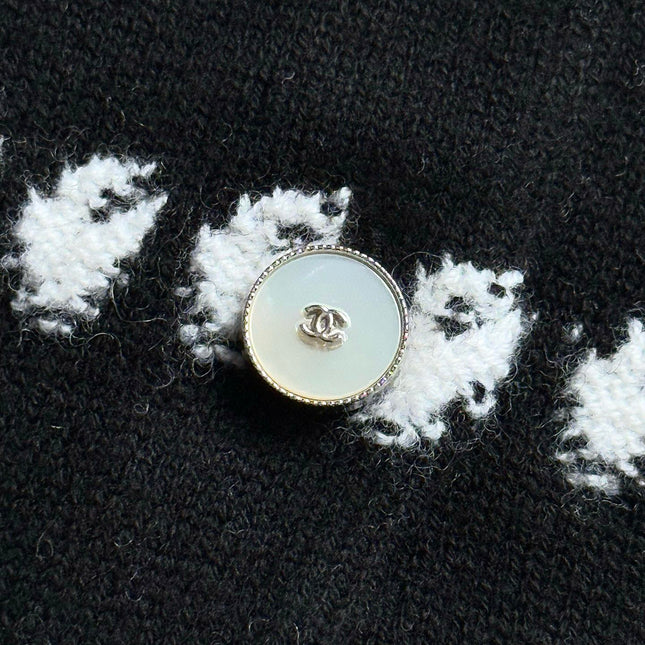 Chanel 25P Cardigan Black Mix White Cashmere 237301