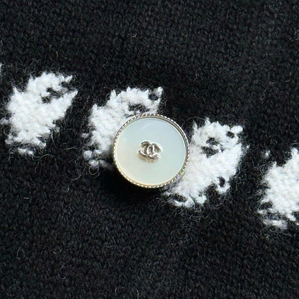 Chanel 25P Cardigan Black Mix White Cashmere 237301