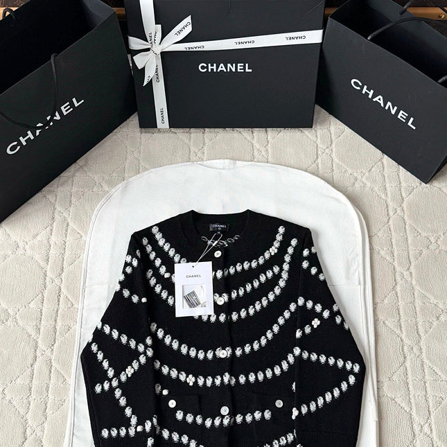 Chanel 25P Cardigan Black Mix White Cashmere 237301