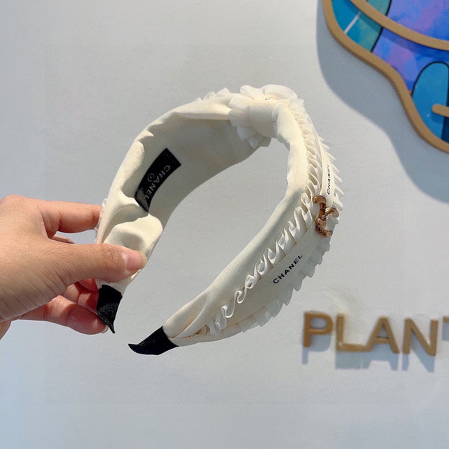 WHITE FABRIC WITH GOLD LOGO HAIRBAND 410841