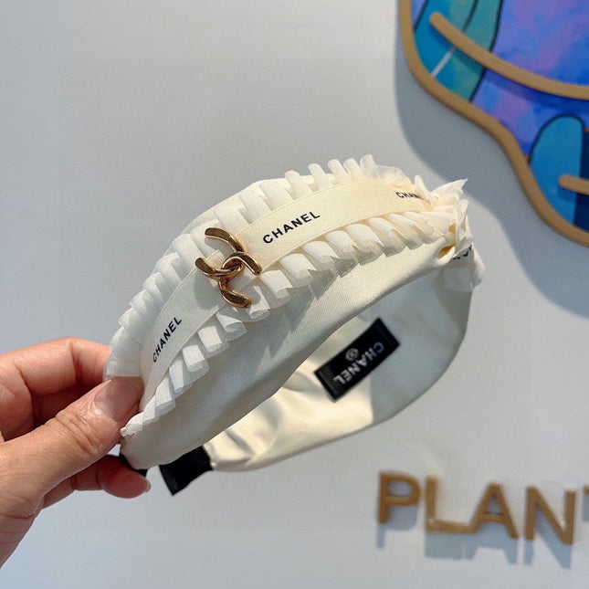 WHITE FABRIC WITH GOLD LOGO HAIRBAND 410841