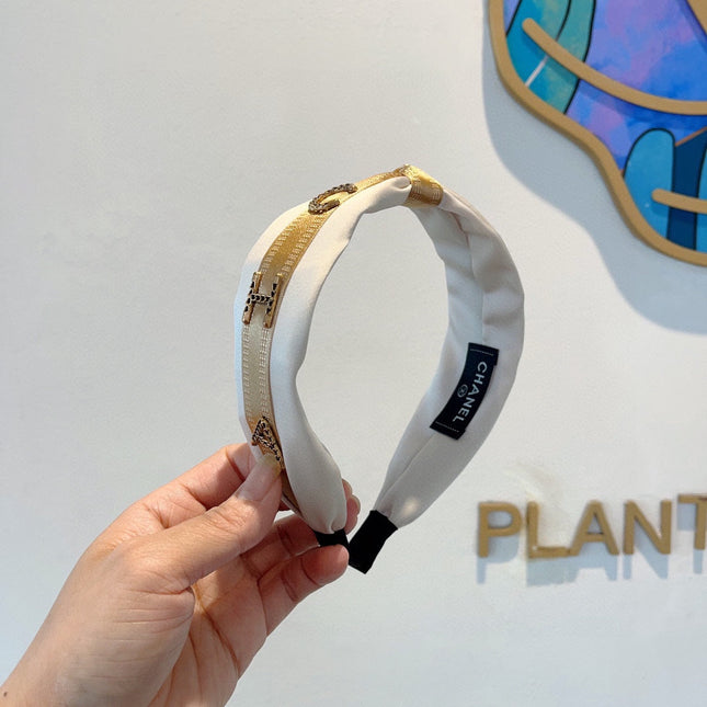 WHITE SILK HAIRBAND WITH GOLD LOGO 412440