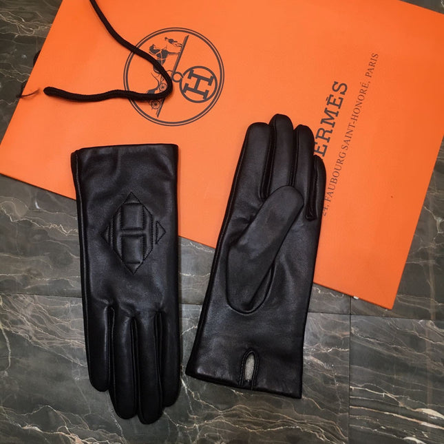GLOVES IN BLACK IMPORTER LAMBSKIN 397050