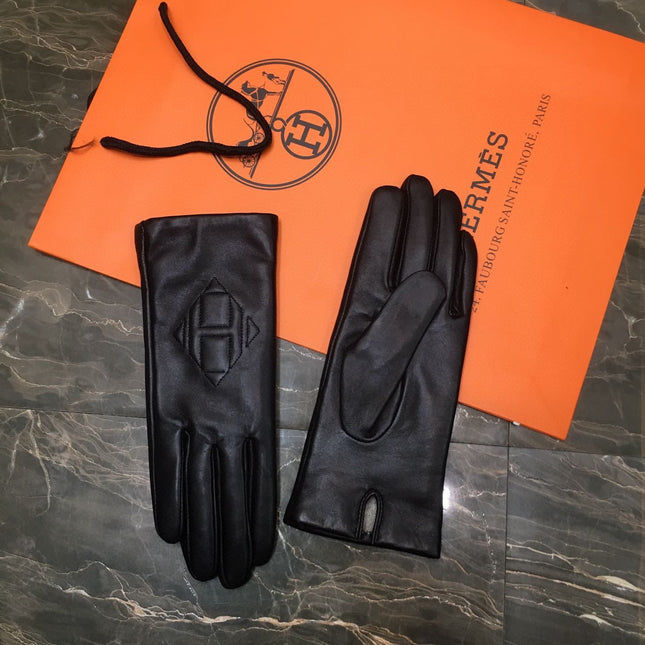 GLOVES IN BLACK IMPORTER LAMBSKIN 397050