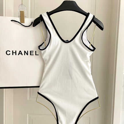 CC BIKINI SWIMSUIT SET IN WHITE AND BLACK TRIM 604254