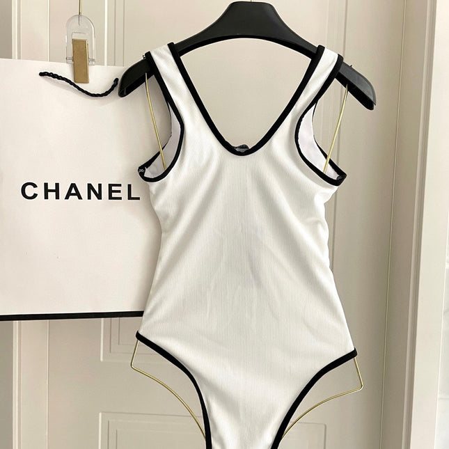 CC BIKINI SWIMSUIT SET IN WHITE AND BLACK TRIM 604254