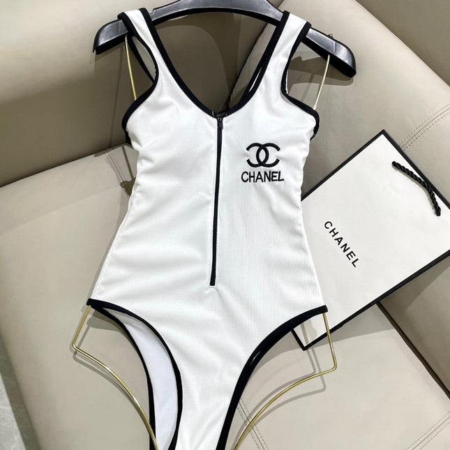 CC BIKINI SWIMSUIT SET IN WHITE AND BLACK TRIM 604254