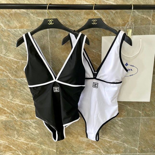 CC BIKINI SWIMSUIT SET IN WHITE AND BLACK TRIM 613724