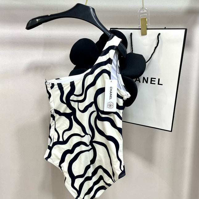 ONE-PIECE SWIMSUIT WITH FLORAL PATTERN IN BLACK AND WHITE 627827
